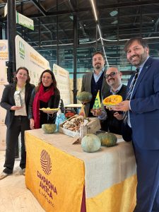Presentazione Il Ristorante tipico in Autunno al Mercato Coperto di Campagna Amica Verona
